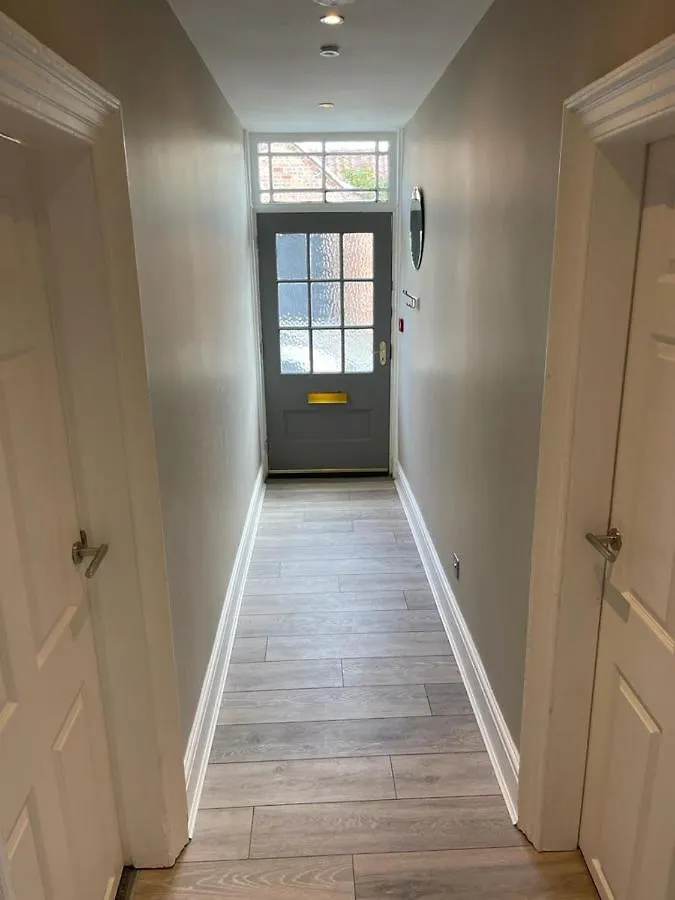 Swan House - 5 X Executive Apartments - Central Bawtry 0*,