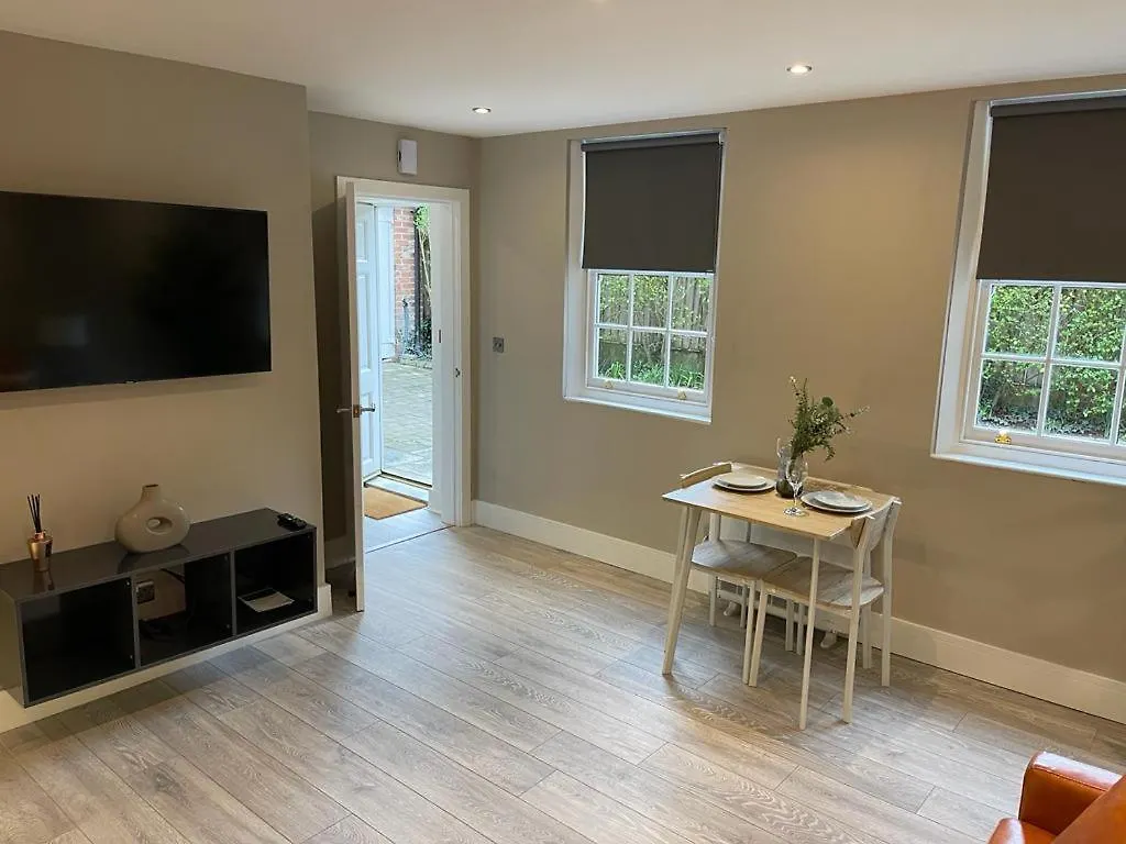 Swan House - 5 X Executive Apartments - Central Bawtry