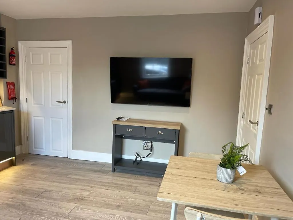 Swan House - 5 X Executive Apartments - Central Bawtry 0*,
