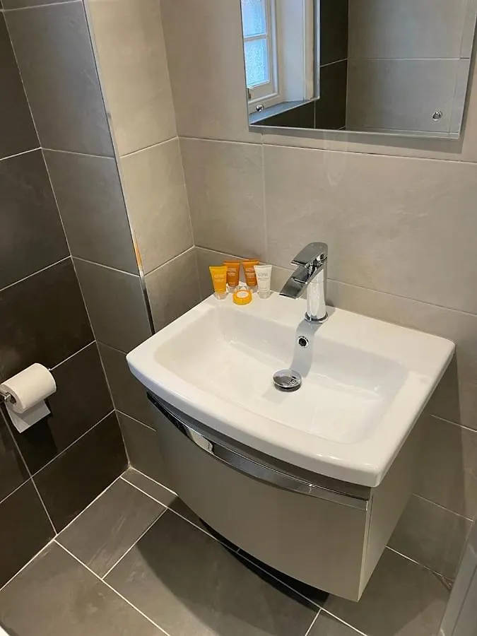 Swan House - 5 X Executive Apartments - Central Bawtry 0*,  Regno Unito