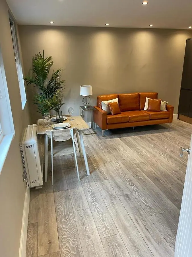 Swan House - 5 X Executive Apartments - Central Bawtry 0*,